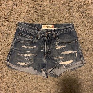 Levi loose straight ripped shorts, size 30